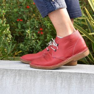 Desert boots rouges portées I Le Soulor 1925