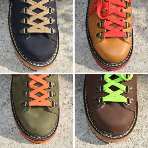 Les 4 couleurs de lacets plats disponibles: beige, rouge, vert, orange | Le Soulor 1925